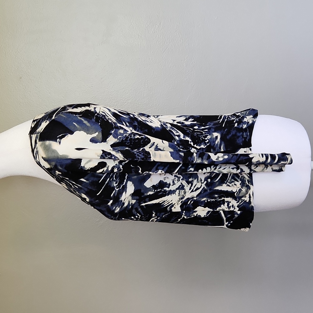 Vera Wang ¾ Sleeve Top Size Petite Small Blue & White - Picture 7 of 7